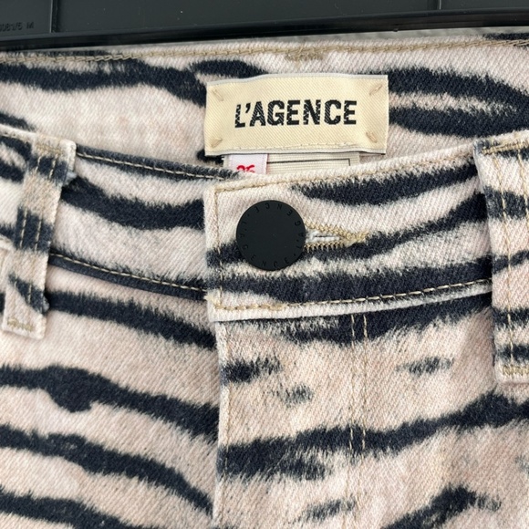 L’AGENCE | Edgy Paris Audrey Mid Rise Zebra Print Fray Hem Shorts | Size 26 - Picture 6 of 9